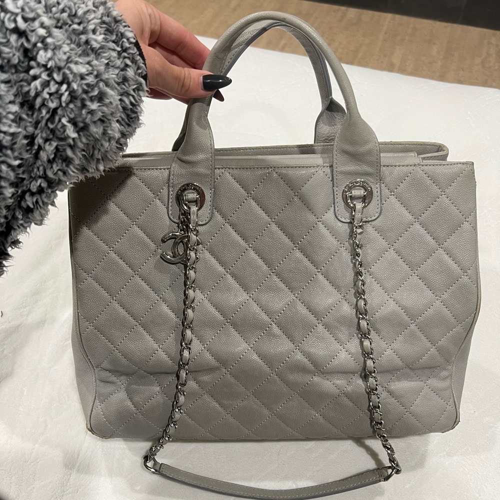 CHANEL Caviar Quilted Urban Companion Top Handle Shopping Tote-Gray
